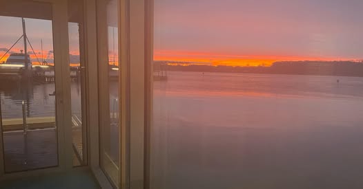 Hejlsminde Havnebad image